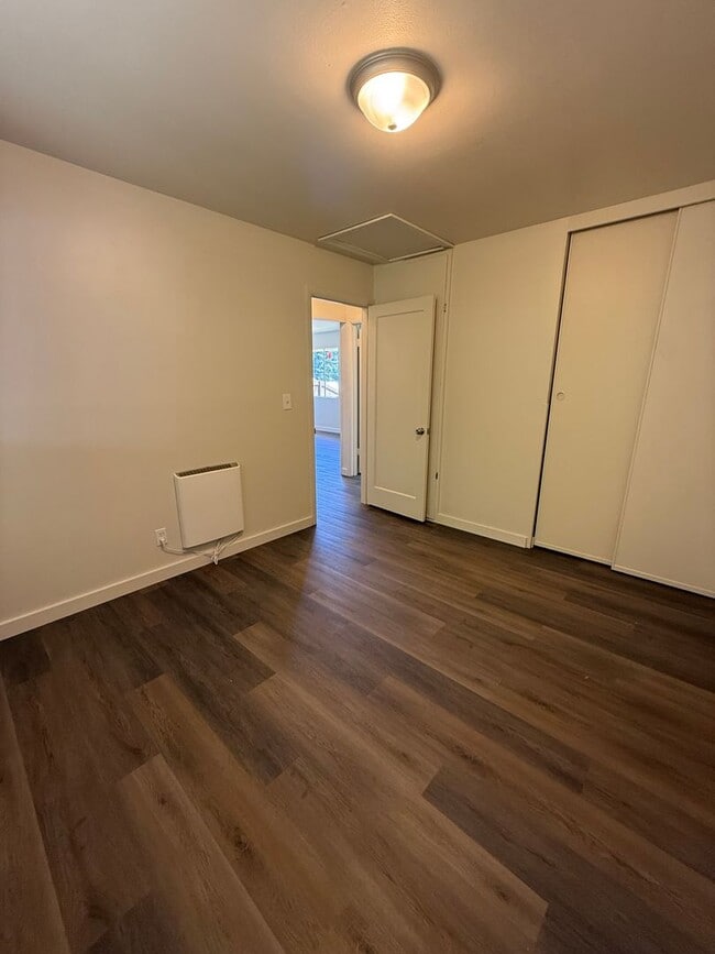 Building Photo - Newly Updated Cottage in Coquille