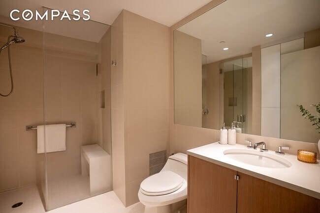 Building Photo - 160 Central Park S