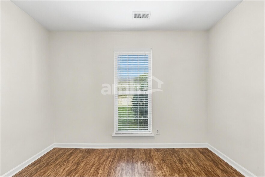 Building Photo - 7940 Ebony Rd