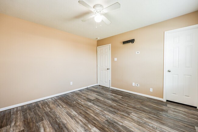 Building Photo - 6207 El Granate Dr
