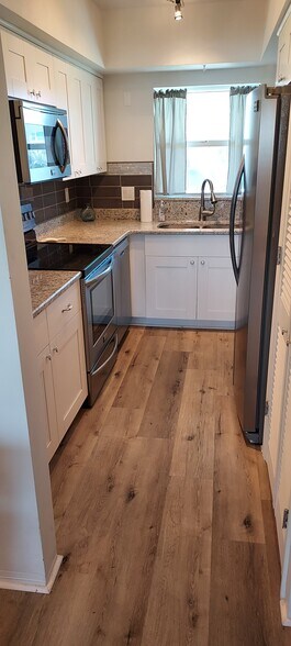 Building Photo - 6201 2nd St E