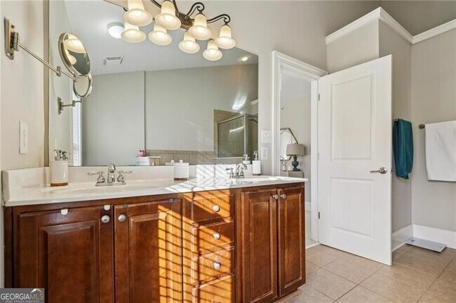 Building Photo - 305 Le Gran Bend