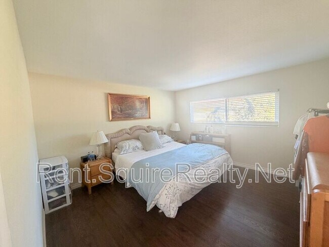 Building Photo - 1149 N Barston Ave