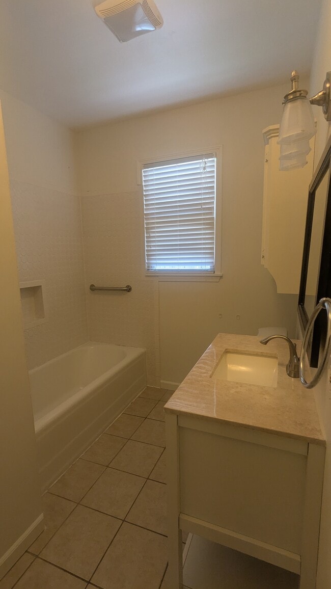 Building Photo - 328 Mockingbird Ln
