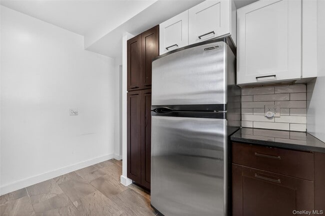 Building Photo - 170-06 Crocheron Ave