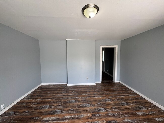 Building Photo - Fountain Square 2 Bed 1 Bath with large backyard.