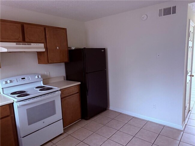 Building Photo - 890 E Cherry St