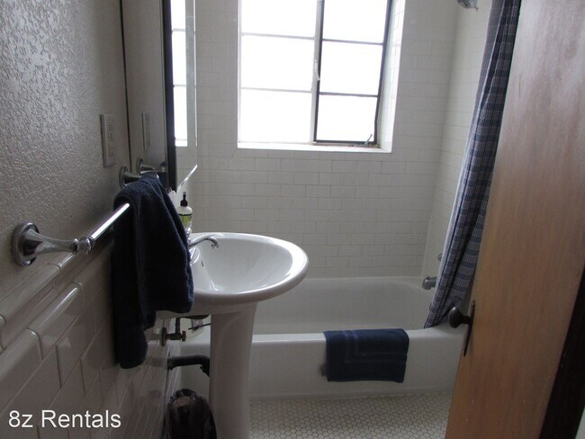 Building Photo - 1 br, 1 bath House - 1483 Ash Street #8