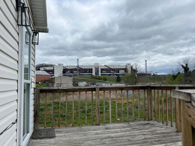 Building Photo - 3 bedroom fully furnished apt