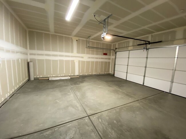 Building Photo - Spacious 4-Bedroom New Build in Prime Nort...