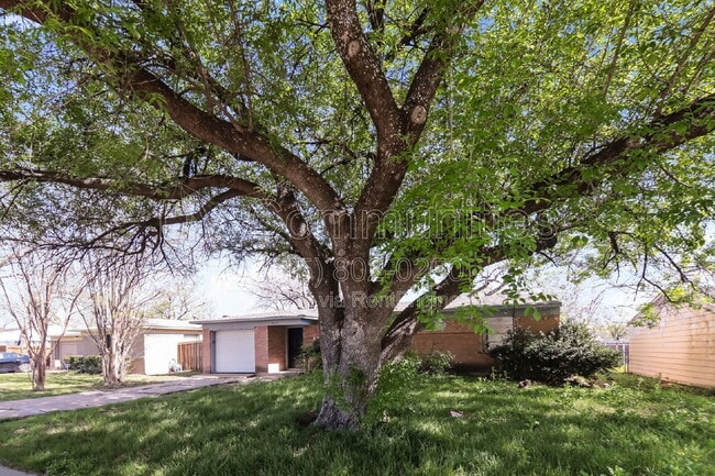 Building Photo - 4850 Bedford Dr