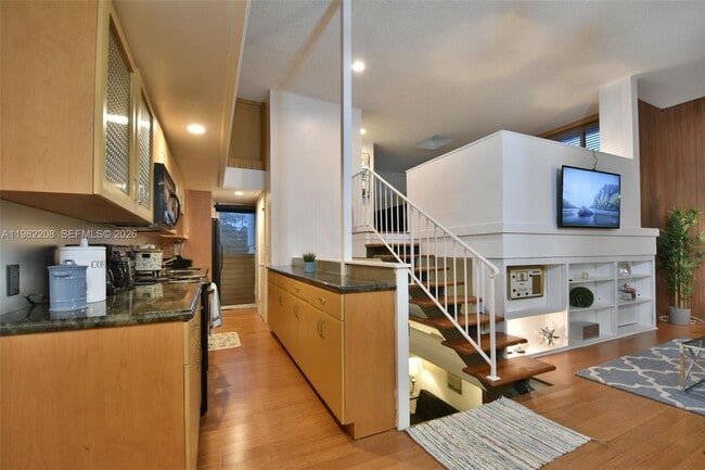 Building Photo - 250 SE Park St