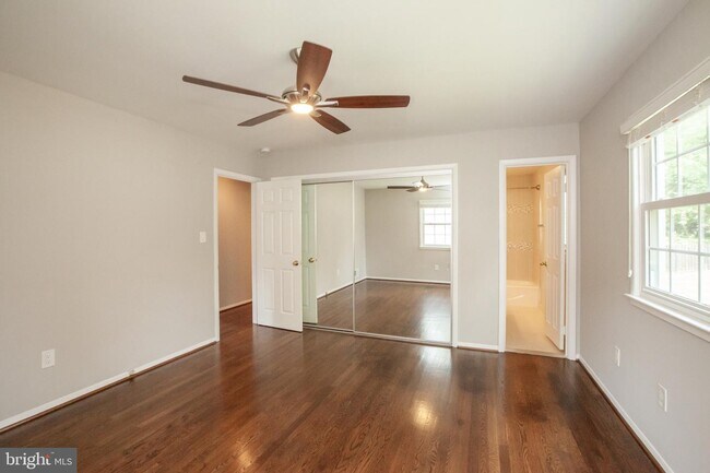 Building Photo - 2533 Hillsman St