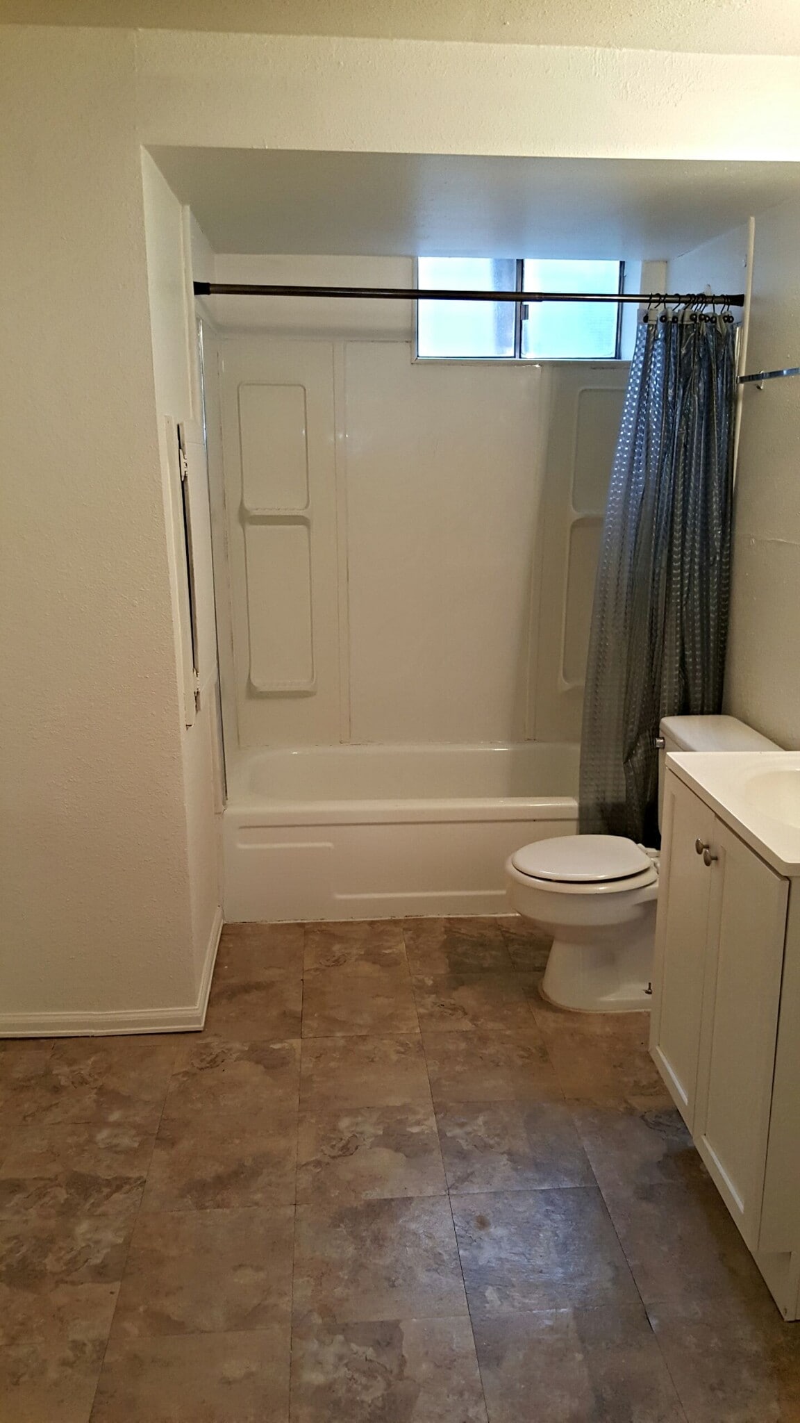 Large Bathroom - 3530 Pueblo Street