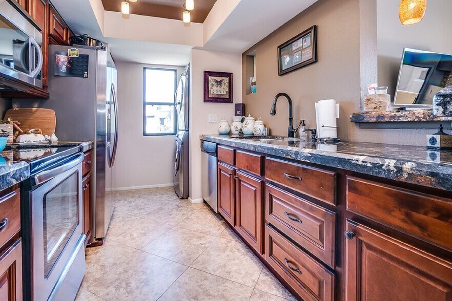 Building Photo - 7950 E Starlight Way