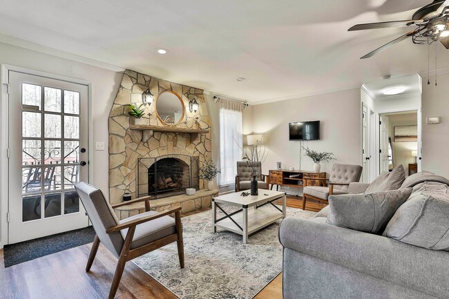 Building Photo - Fully Furnished 3BR Home in Fayetteville. Flexible Lease Options!