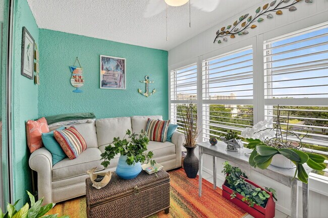 Building Photo - 14527 Bonaire Blvd