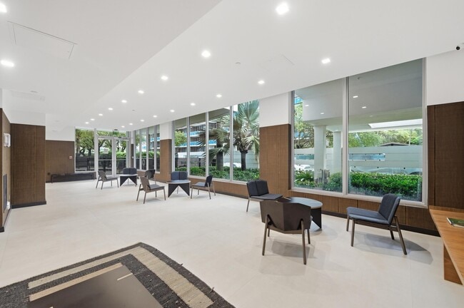 Building Photo - 13800 Highland Dr