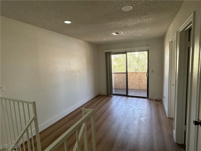 Building Photo - 3937 S Torrey Pines Dr
