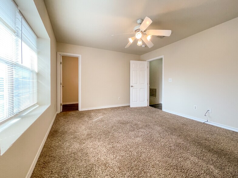 Building Photo - 309 Gurley Ln
