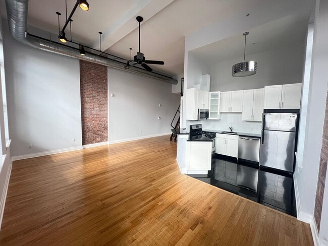 Building Photo - 338 Grove St