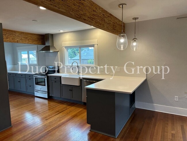 Building Photo - Charming Washburne Home