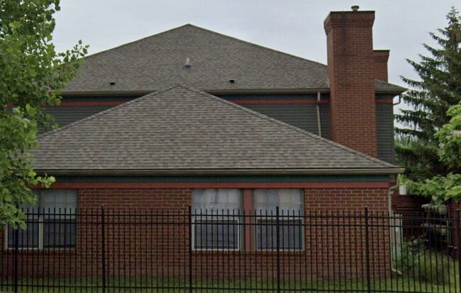 Building Photo - 421 W Water St