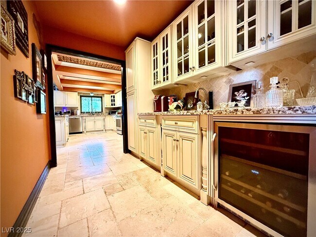 Building Photo - 6500 Bullring Ln