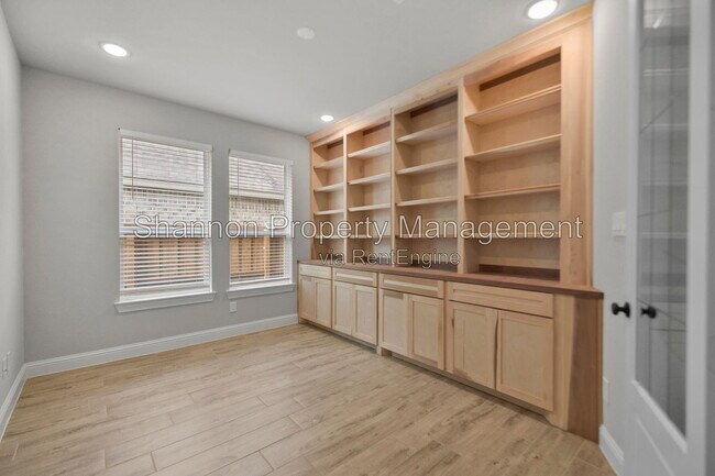 Building Photo - 28080 Woodland Bend Way