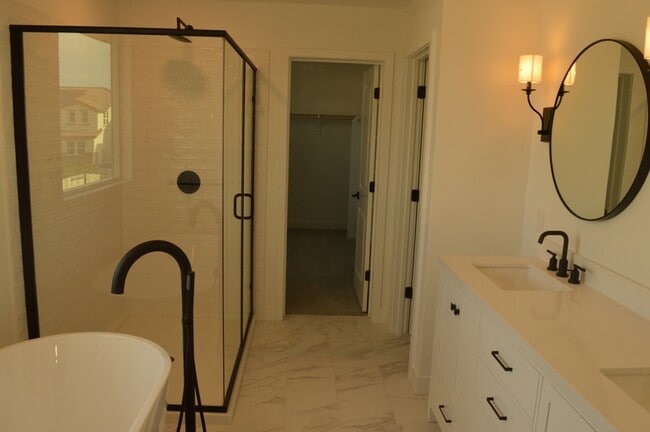 Building Photo - 477 Gold Coast Rd