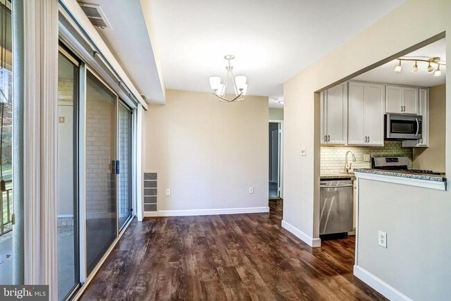 Building Photo - 12215 Braxfield Ct