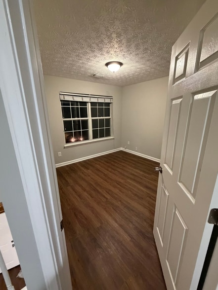 Building Photo - 421 Concord Cir