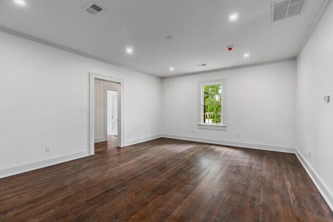 Building Photo - Perry St LHP
