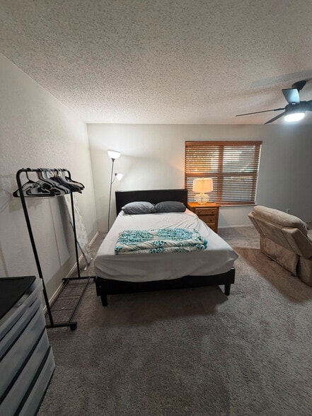Building Photo - Room in House on Bandera St