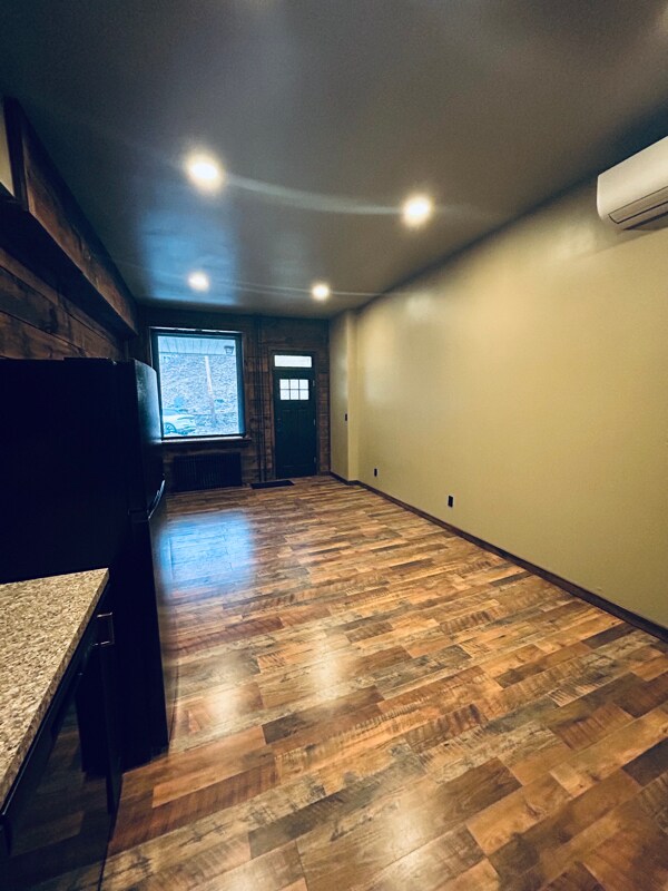 Building Photo - 1 Caroline Ave