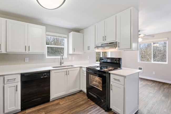 Building Photo - Huge 2 Bedroom For a Great Price!! One Month Free!