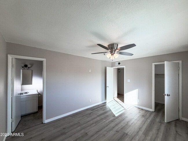 Building Photo - 6301 W Earll Dr