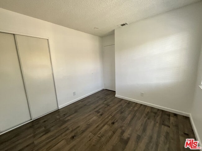 Building Photo - 142 E Merrill Ave