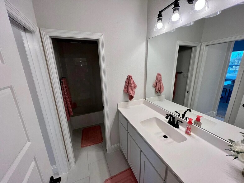 Building Photo - 8313 Sayers Ln