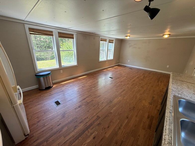 Building Photo - 119 Morningstar Ln