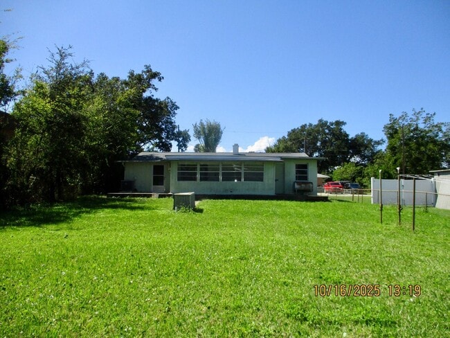Building Photo - Charming 3 bedroom 2 bathroom Holly Hill