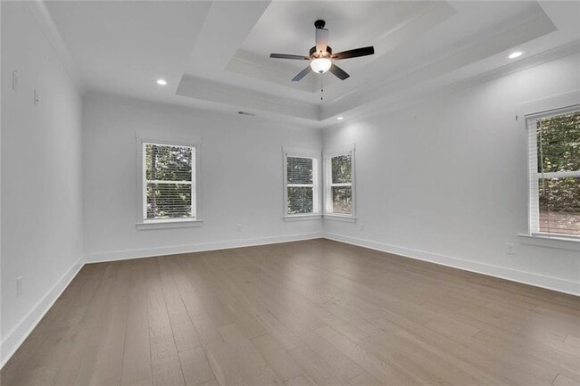Building Photo - 6181 Shoreland Cir