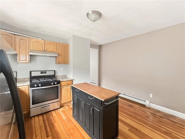 Building Photo - 362 Weeden St