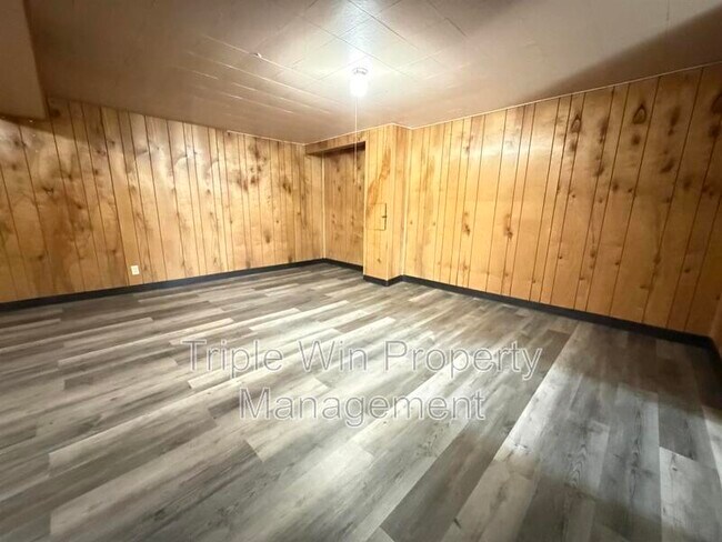 Building Photo - 10191 Mayfair Dr