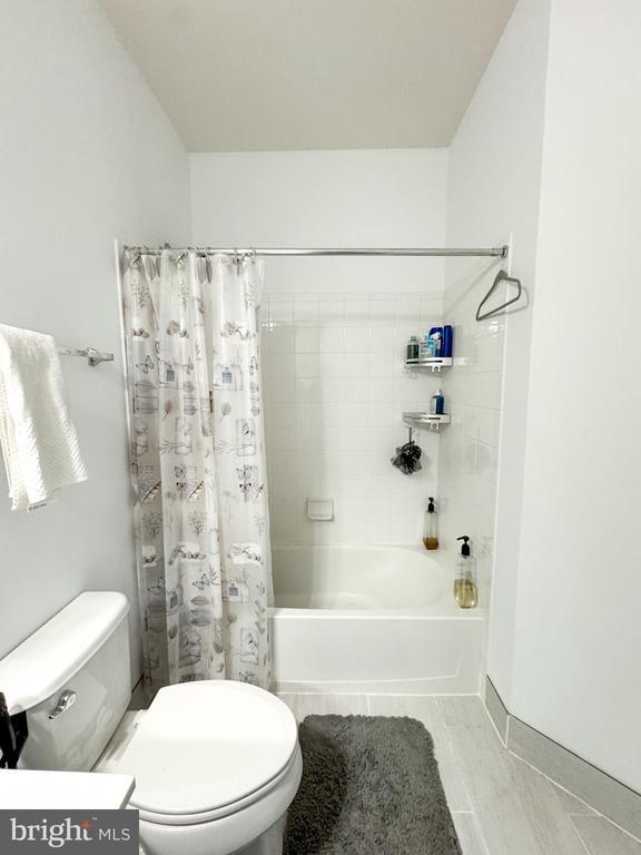 Building Photo - 42462 Dogwood Glen Square