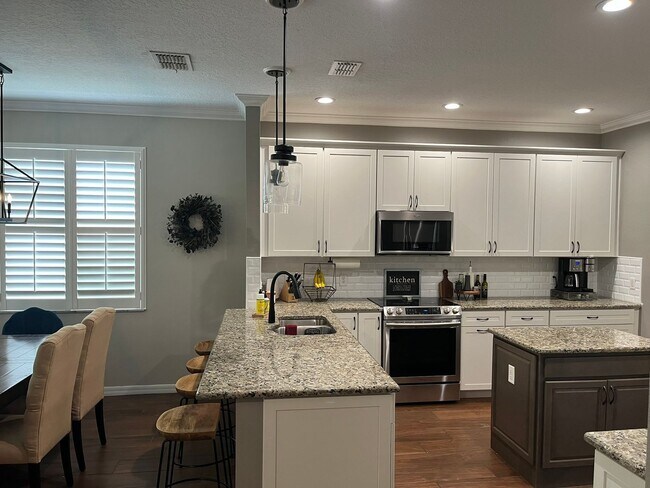 Building Photo - 5 Bedroom 3 Bath Lake Nona Santuary Availa...
