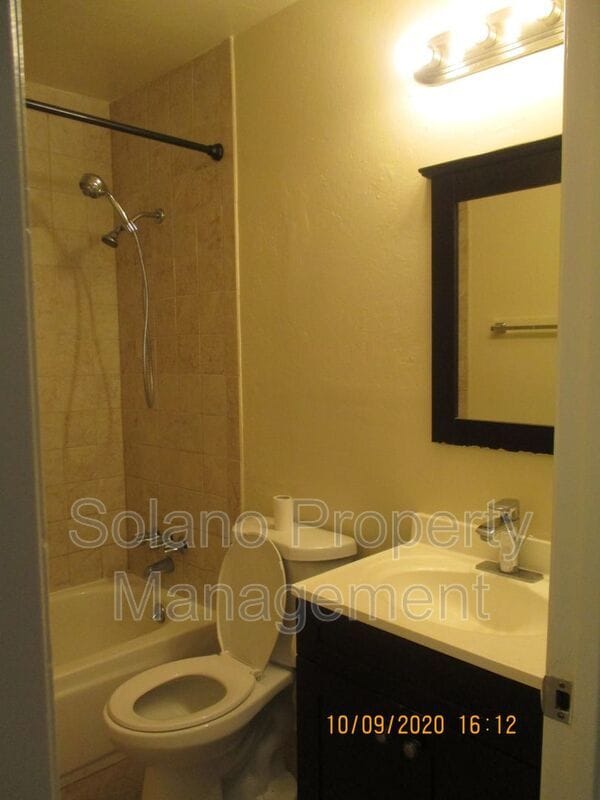 Building Photo - 232 Elwood St