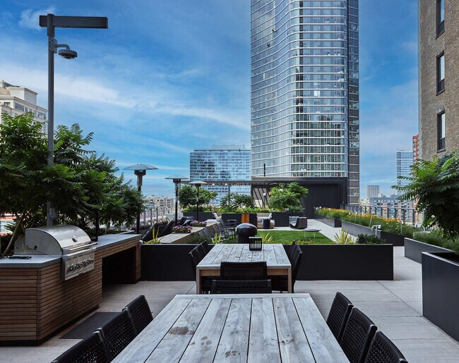 Building Photo - 1000 S Michigan Ave