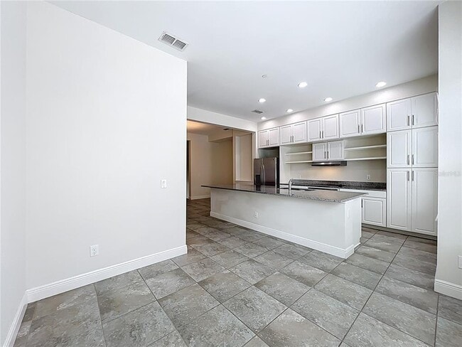 Building Photo - 561 Scotia Pl