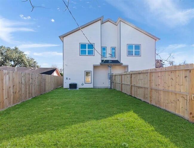 Building Photo - 5105 Malmedy Rd
